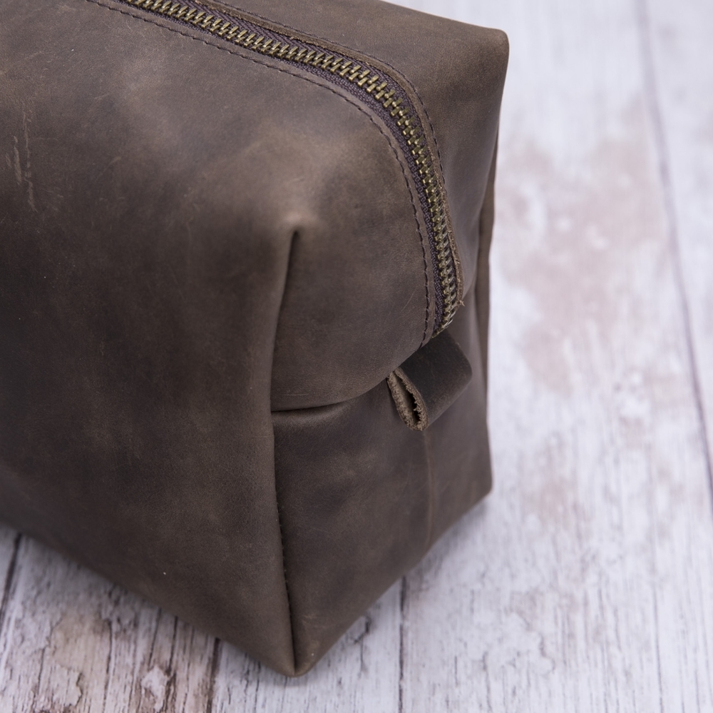 SOLD OUT! Leather Dopp Kit Makeup Bag Large - Picture 6 of 8